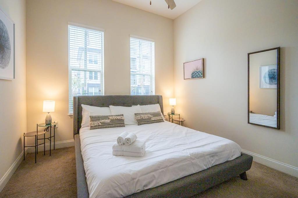 שרלוט Laid Back 1Br W Comfy Living Room And Bar מראה חיצוני תמונה